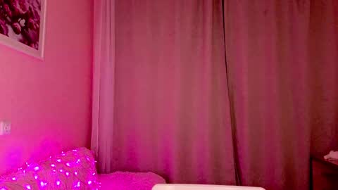 Eliza online show from 12/19/25, 03:24