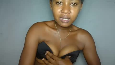 Snapshot of elia011 chatting on 01/11/25, 06:01 elia011 online show from 01/11/25, 06:01