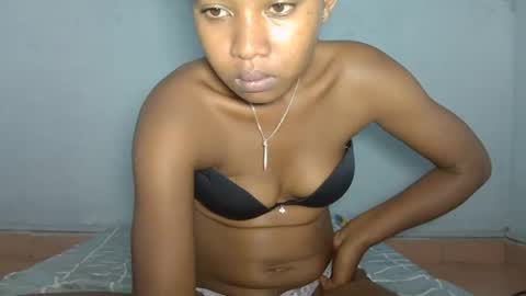 Snapshot of elia011 chatting on 01/14/25, 10:02 elia011 online show from 01/14/25, 10:02