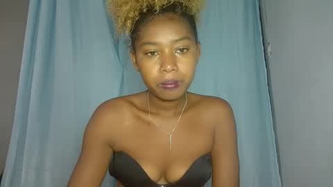 Snapshot of elia011 chatting on 01/15/25, 11:43 elia011 online show from 01/15/25, 11:43