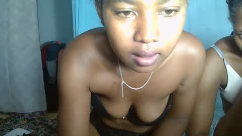 Snapshot of elia011 chatting on 01/16/25, 01:06 elia011 online show from 01/16/25, 01:06