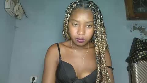 Snapshot of elia011 chatting on 01/17/25, 05:19 elia011 online show from 01/17/25, 05:19