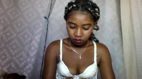 Snapshot of elia011 chatting on 01/22/25, 10:50 elia011 online show from 01/22/25, 10:50