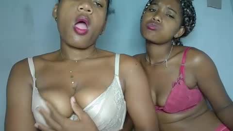 Snapshot of elia011 chatting on 01/24/25, 12:09 elia011 online show from 01/24/25, 12:09