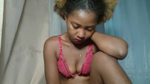 Snapshot of elia011 chatting on 01/30/25, 04:02 elia011 online show from 01/30/25, 04:02