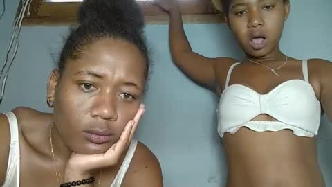 Snapshot of elia011 chatting on 02/06/25, 02:04 elia011 online show from 02/06/25, 02:04