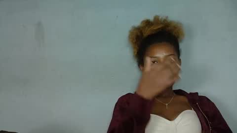 Snapshot of elia011 chatting on 02/07/25, 02:40 elia011 online show from 02/07/25, 02:40