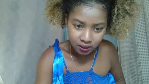 Snapshot of elia011 chatting on 02/24/25, 05:54 elia011 online show from 02/24/25, 05:54