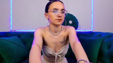 Snapshot of eliagrace chatting on 06/03/26, 02:33 Elia online show from 06/03/26, 02:33