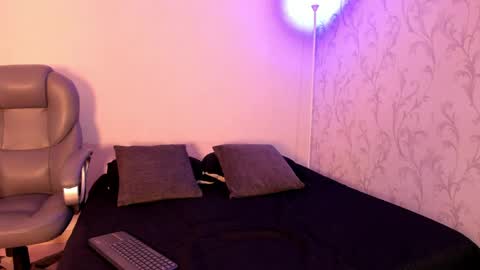 Snapshot of elian_villa chatting on 06/03/26, 03:42 Elian online show from 06/03/26, 03:42