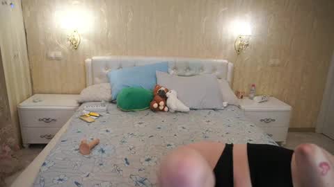 Luna online show from 04/15/26, 05:42