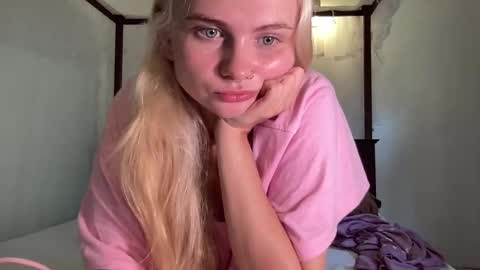 Snapshot of elie_ci chatting on 02/01/25, 06:43 online show from 02/01/25, 06:43