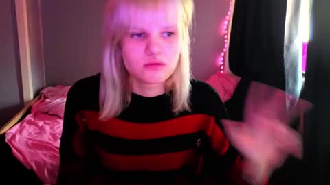 elieiza_xo online show from 04/18/26, 10:08