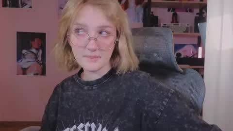 Ellie online show from 02/15/26, 05:15