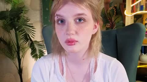 Ellie online show from 04/10/26, 05:45