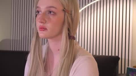 Ellie online show from 04/18/26, 05:22