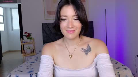 eliiih_ online show from 10/13/25, 09:59