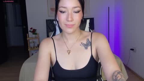 eliiih_ online show from 10/21/25, 03:18