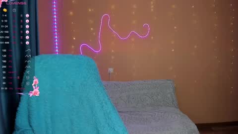 Snapshot of elina__rose chatting on 03/08/25, 03:28 Elina online show from 03/08/25, 03:28