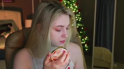 Elina online show from 12/27/24, 01:11