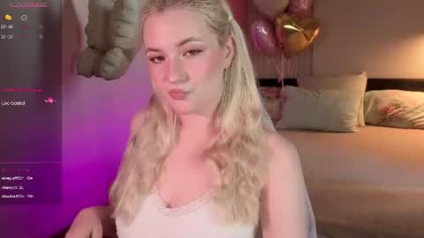 Snapshot of elina_nortas chatting on 06/27/26, 12:22 Elina online show from 06/27/26, 12:22