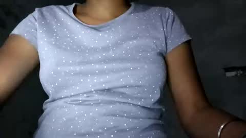 Snapshot of elina_roy03 chatting on 11/01/25, 01:13 elina_roy03 online show from 11/01/25, 01:13