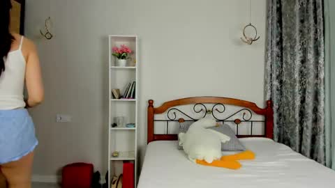 Snapshot of elina_syui chatting on 05/24/26, 04:01 CutieJune online show from 05/24/26, 04:01