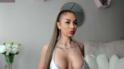 Snapshot of elinamoon_ chatting on 05/04/26, 09:49 Elina online show from 05/04/26, 09:49