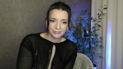 Elina online show from 12/17/24, 12:01