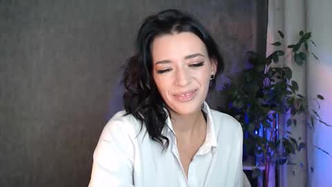 Elina online show from 10/22/25, 11:59