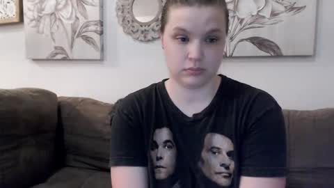 Snapshot of elinareign chatting on 02/10/26, 01:10 ElinaReign online show from 02/10/26, 01:10