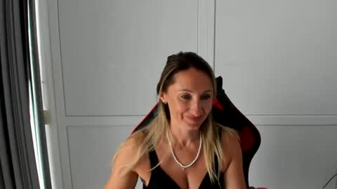 Milena online show from 07/20/26, 11:01