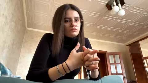 Snapshot of elindente chatting on 11/22/25, 05:28 Lola online show from 11/22/25, 05:28