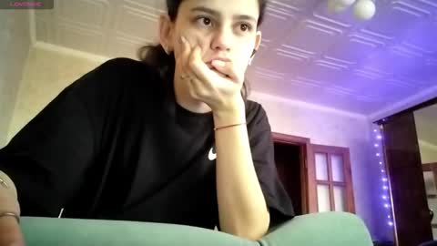 Snapshot of elindente chatting on 11/26/25, 06:03 Lola online show from 11/26/25, 06:03