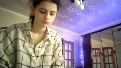 Snapshot of elindente chatting on 11/29/25, 07:22 Lola online show from 11/29/25, 07:22