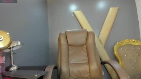 Elinne hendrix  online show from 09/15/25, 01:00