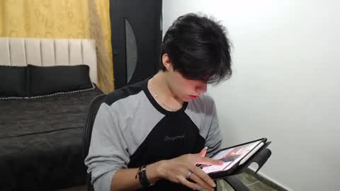 Snapshot of elio_collem chatting on 12/13/24, 08:09 ELIO online show from 12/13/24, 08:09