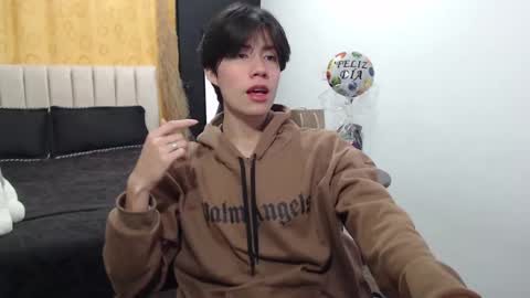 Snapshot of elio_collem chatting on 01/04/25, 02:14 ELIO online show from 01/04/25, 02:14