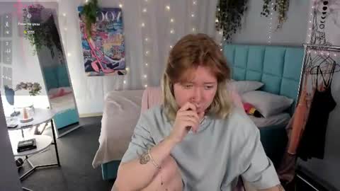 Snapshot of elira_vane chatting on 07/16/26, 02:39 Elira Vane online show from 07/16/26, 02:39