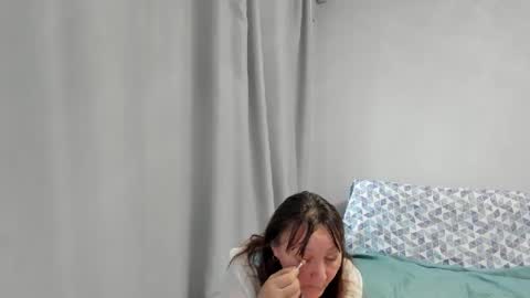 Snapshot of elis_gabbi chatting on 10/31/25, 01:17 Elis online show from 10/31/25, 01:17