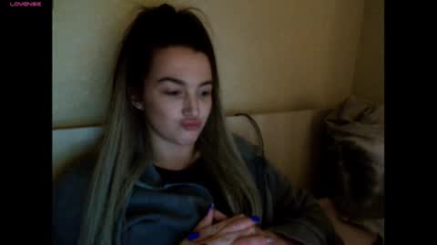 elisa_dove208 online show from 12/02/25, 05:08