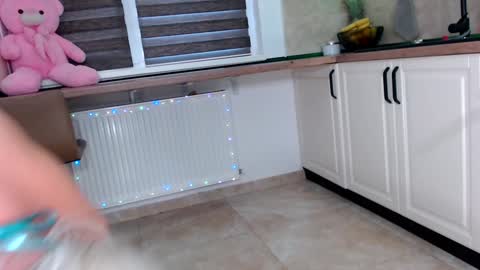 elisabeth_jason online show from 10/28/25, 08:40