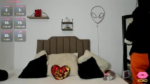 Elizabeth  online show from 09/29/25, 12:21