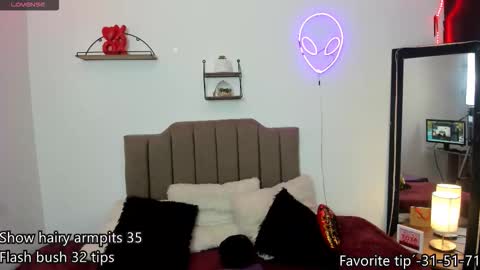 Elizabeth  online show from 11/17/25, 12:11