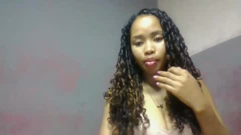 Snapshot of elisabethee chatting on 05/08/26, 12:32 elisabethee online show from 05/08/26, 12:32