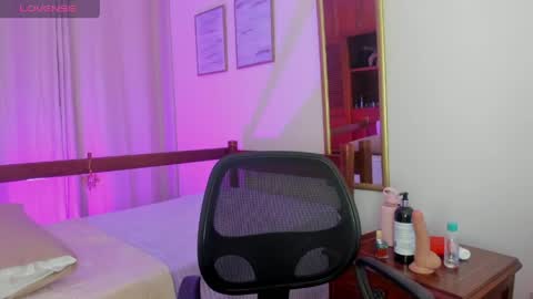 Snapshot of elisabetta_amour chatting on 04/29/26, 10:19 Eli online show from 04/29/26, 10:19