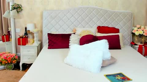 Snapshot of elisarosse_ chatting on 12/22/24, 12:50 Elissa online show from 12/22/24, 12:50