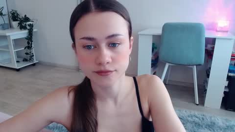 Snapshot of eliscuteblonde chatting on 02/12/26, 05:57 Elis online show from 02/12/26, 05:57