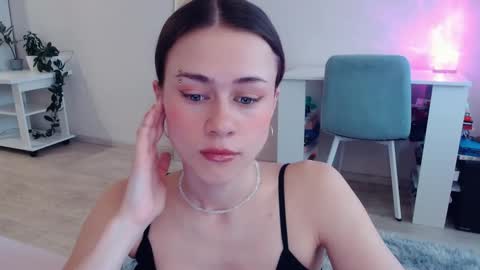 Snapshot of eliscuteblonde chatting on 02/15/26, 05:48 Elis online show from 02/15/26, 05:48