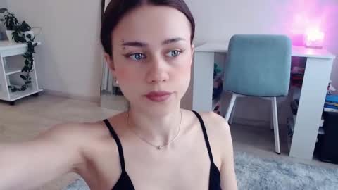 Snapshot of eliscuteblonde chatting on 02/24/26, 06:11 Elis online show from 02/24/26, 06:11